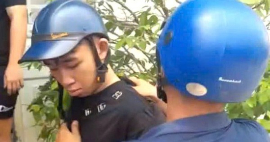 Nam sinh ở Đồng Nai đang đi trên đường thì bất ngờ bị đâm trọng thương