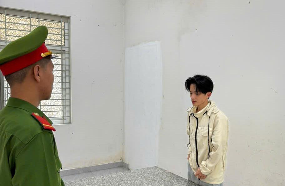 Thanh niên 25 tuổi lừa đảo trên Facebook giả làm “ cô đồng ” để chiếm đoạt tài sản - Ảnh 1.