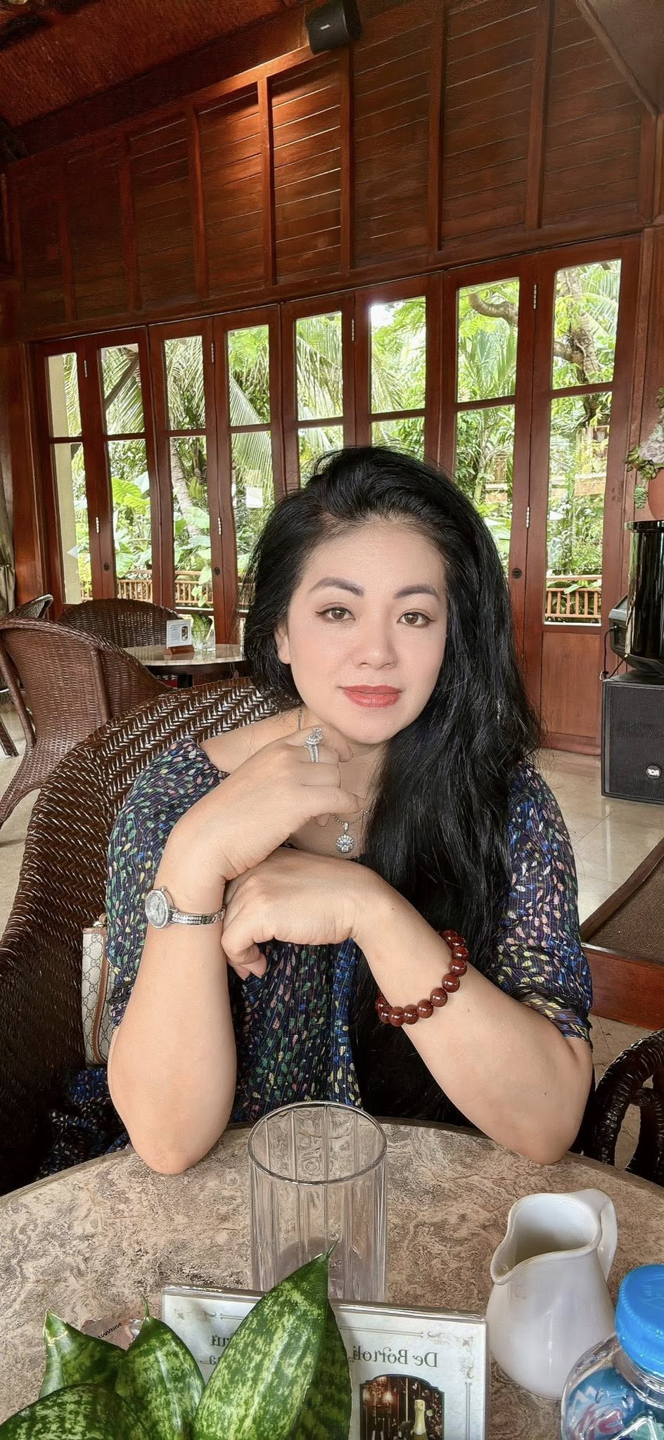 Nhan sắc mặn mà tuổi 50 của