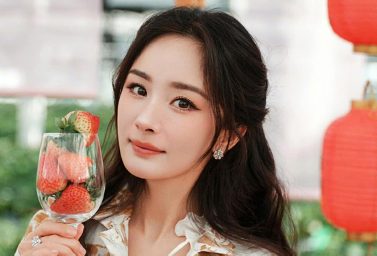 Đúng 12h45 hôm nay, thứ Ba 21/4/2026, Thần Tài nâng khăn sửa túi cho 3 con giáp trúng số độc đắc bất ngờ, tích góp được gia tài bạc tỷ