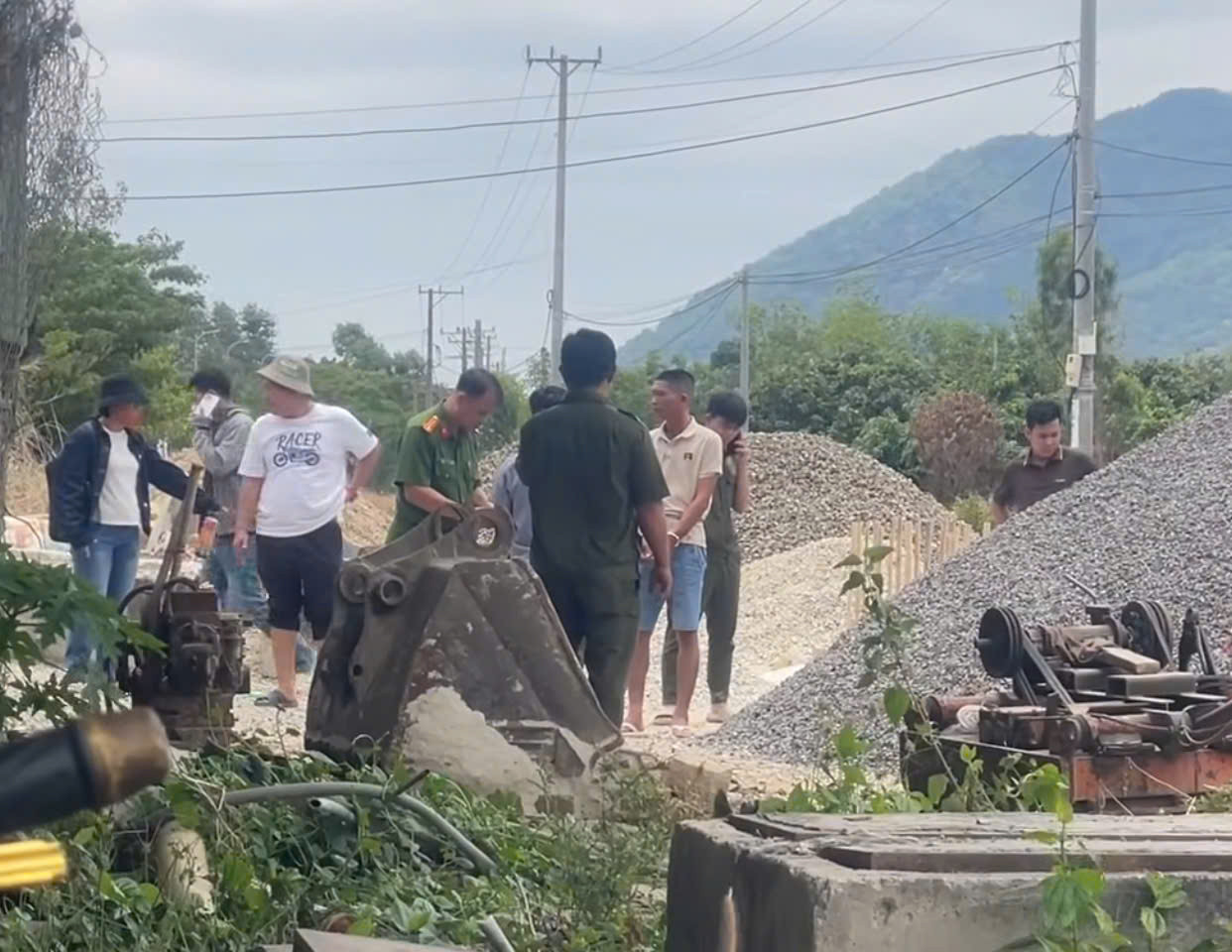 Điều tra vụ án mạng trong đêm ở TPHCM, cha tử vong, con trai nguy kịch..jpg