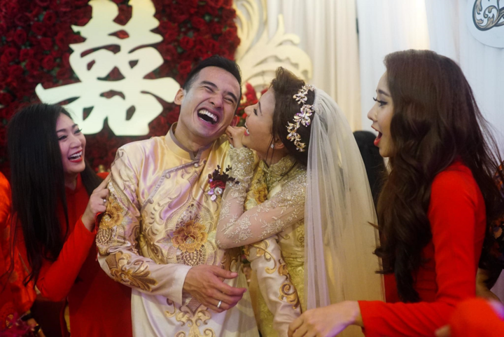 Sau 4 năm hẹn hò, cả hai quyết định về chung một nhà vào tháng 4/2016. Đám cưới của họ thu hút sự quan tâm của đông đảo khán giả.