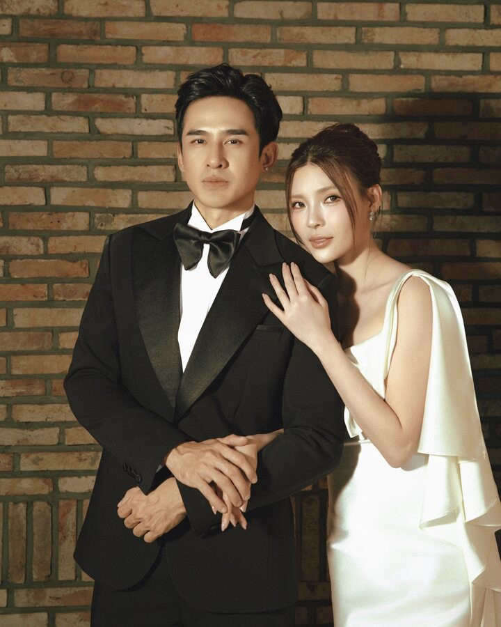 Trong dịp kỷ niệm 10 năm ngày cưới, Lương Thế Thành cũng có những dòng chia sẻ ngọt ngào nhắn nhủ vợ. Anh nhắn nhủ: