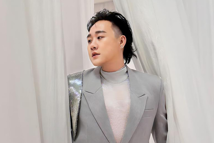 Trung Quân Idol: 'Hoàng tử mưa' của Vpop, cuộc sống giàu có, U40 vẫn độc thân插图3 Nam ca sĩ có đời tư kín tiếng ở tuổi U40. (Ảnh: FBNV)