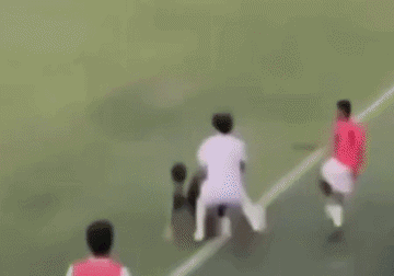 Tuyển thủ từng dự World Cup của Indonesia gây phẫn nộ khi tung kung-fu triệt hạ đối thủ