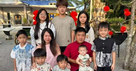 Vợ chồng nuôi 9 con giữa thiên nhiên: Tháng tốn 20 hộp sữa bột