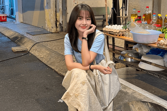 Được ba mẹ đặt tên theo nghĩa 'Hương Hoa Dâng Đời', cô gái Tây Ninh bước chân vào showbiz năm 14 tuổi giờ ra sao?