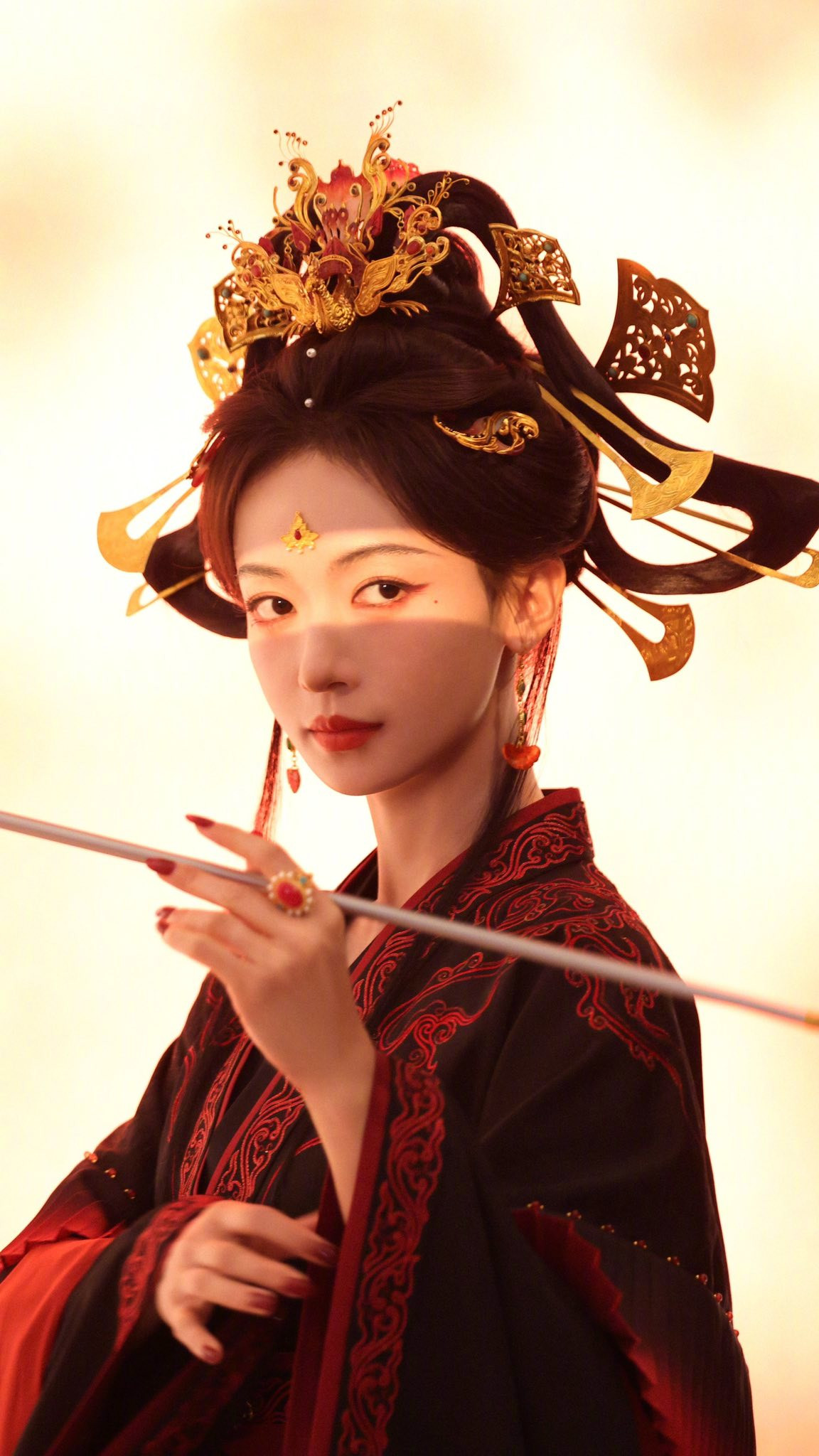 Hoàng hậu đẹp vô địch Trung Quốc hiện tại: Nhan sắc như phượng hoàng chuyển thế插图4 6726131609405073888891445140090887199894868n