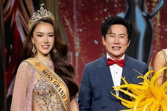 Người đẹp gốc Việt gây tranh luận