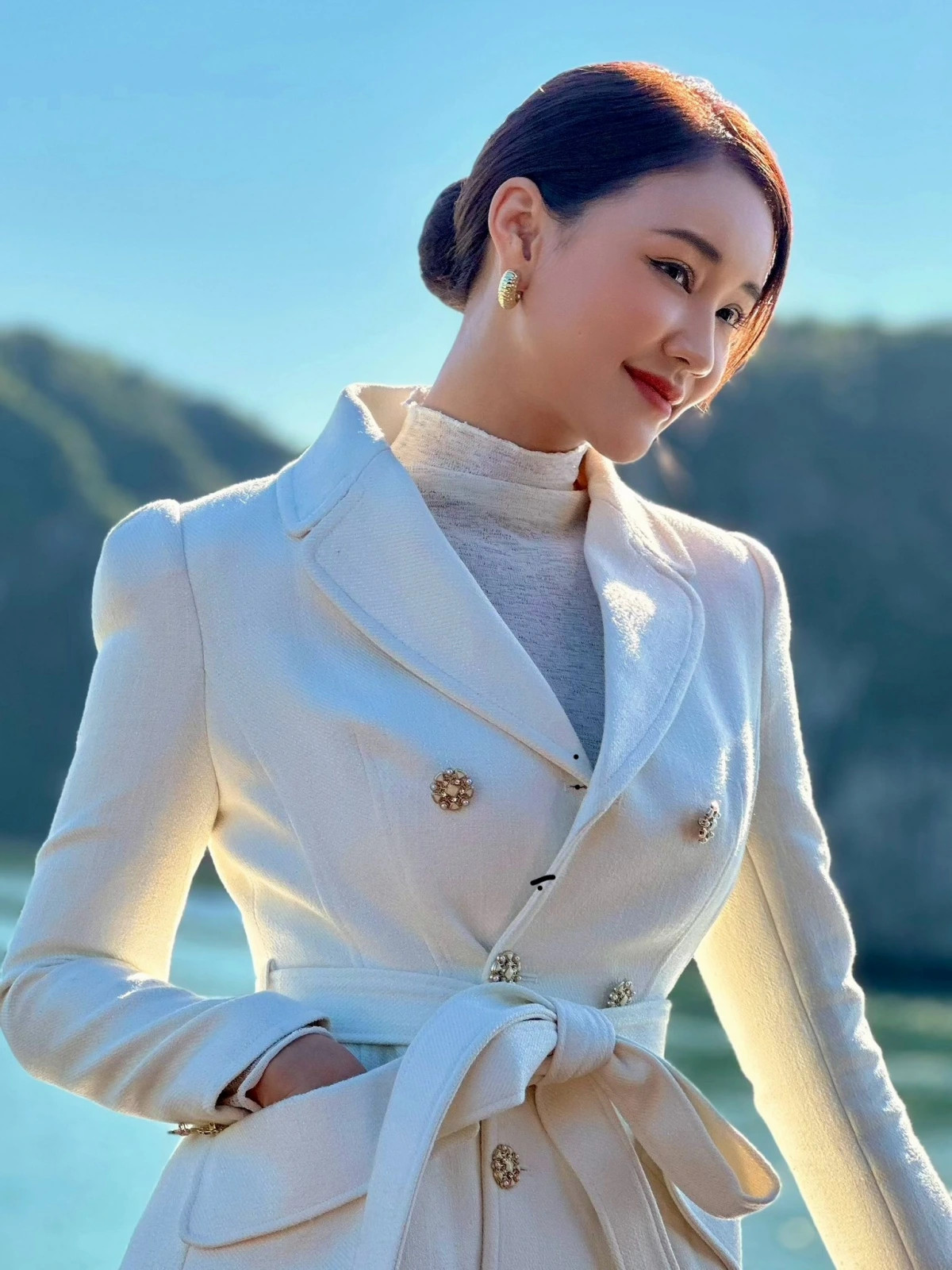 nhan sac 4 co gai dong phim ve hoa hau loi hua dau tien hinh anh 7