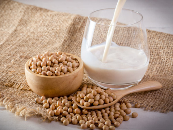 3 thói quen uống sữa đậu nành sai cách đang âm thầm 'tàn phá' thận và gây tăng cân - Ảnh 1