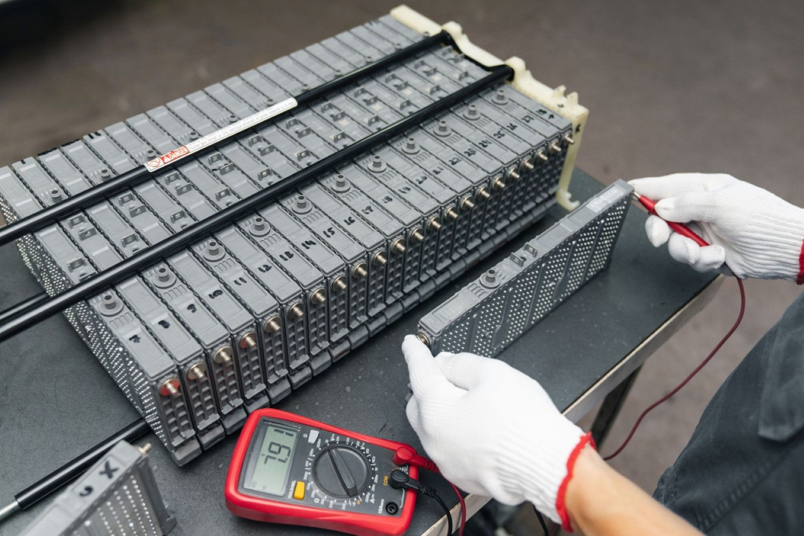 pin xe hybrid tut nhanh.jpg