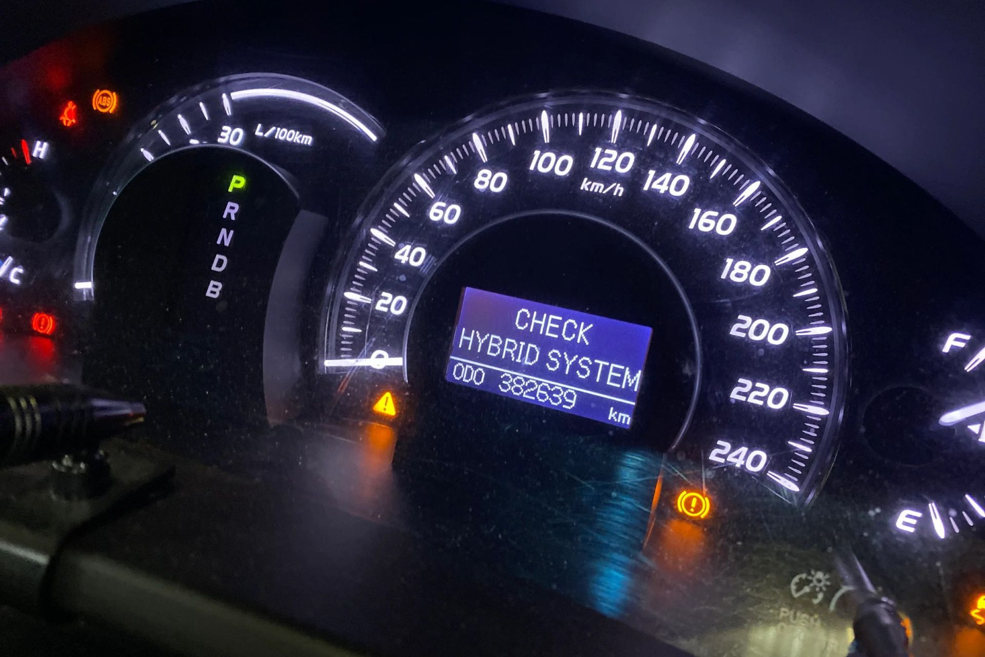 kiem tra he thong pin xe hybrid.jpg