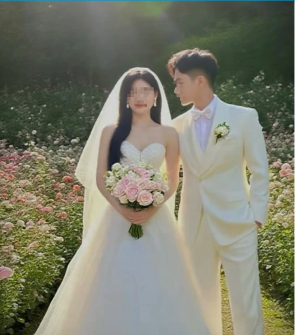 Ảnh cưới “không cần chú rể” gây sốt mạng, trào lưu độc lạ hay ảo tưởng tình yêu? - Ảnh 3.