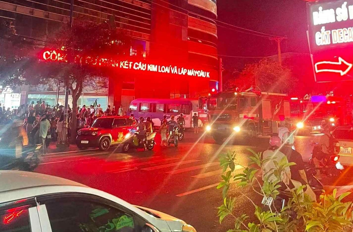 Cháy căn hộ tầng 16 chung cư ở TPHCM, cư dân hoảng loạn tháo chạy.jpg