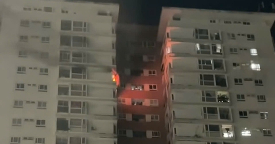 Cháy căn hộ tầng 16 chung cư ở TPHCM, người dân hoảng loạn tháo chạy