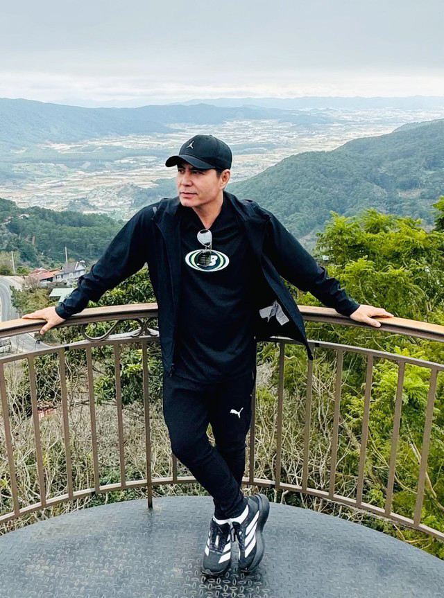 Nam diễn viên nổi tiếng: Tuổi U60 độc thân, vui vẻ bên người đặc biệt gắn bó 30 năm - Ảnh 1.