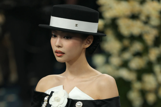 Nguyên nhân Jennie (BLACKPINK) bắt tháo gỡ video làm lộ vóc dáng thật