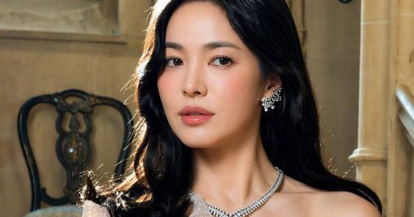 Diễn viên Song Hye Kyo khoe nhan sắc đẹp tựa nữ thần khi hội ngộ Lý Băng Băng插图2 Diễn viên Song Hye Kyo khoe nhan sắc đẹp tựa nữ thần khi hội ngộ Lý Băng Băng插图2