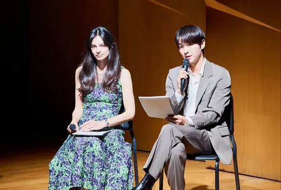 Vợ chồng Song Joong Ki hiếm hoi sánh đôi dự sự kiện sau 3 năm vắng bóng