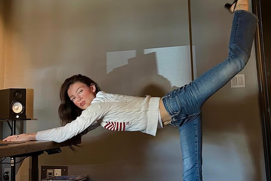 'Cạch mặt' bố mẹ chồng nhưng dâu cả nhà Beckham vẫn không thể ngừng copy Victoria