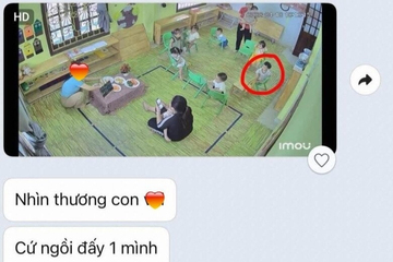 Camera giám sát ghi cảnh con đi mẫu giáo ngồi 1 mình, bố nhắn cho mẹ nói xót con bị chỉ 'sự thật phũ phàng'