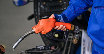 Giá xăng dầu hôm nay 24/4: Dầu thế giới đi lên, trong nước giảm sâu