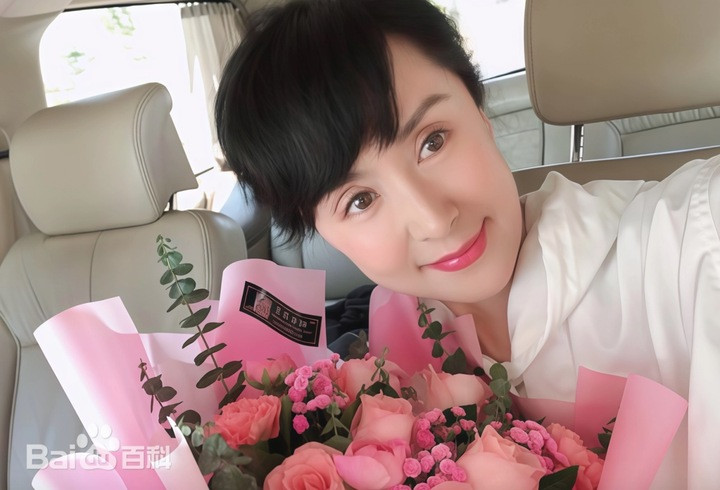 Nữ diễn viên vẫn trẻ đẹp ở tuổi trung niên.