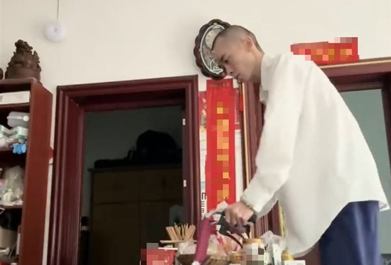 Nam diễn viên Châu Mặc bị đột quỵ nhồi máu não vì thức khuya