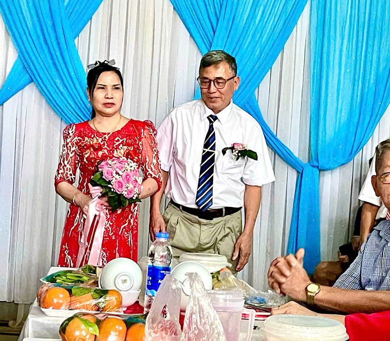 Chú rể 71 tuổi cưới cô dâu 66 tuổi ở Lào Cai, 11 con làm cỗ ăn mừng插图1 anh 2.jpg