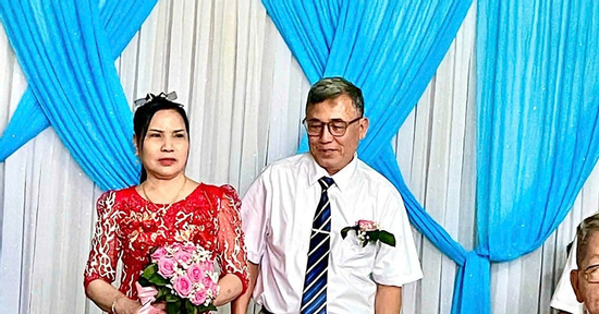 Chú rể 71 tuổi cưới cô dâu 66 tuổi ở Lào Cai, 11 con làm cỗ ăn mừng