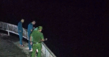 Để lại xe máy trên đập Krông Búk Hạ, vợ chồng trẻ nhảy hồ tử vong