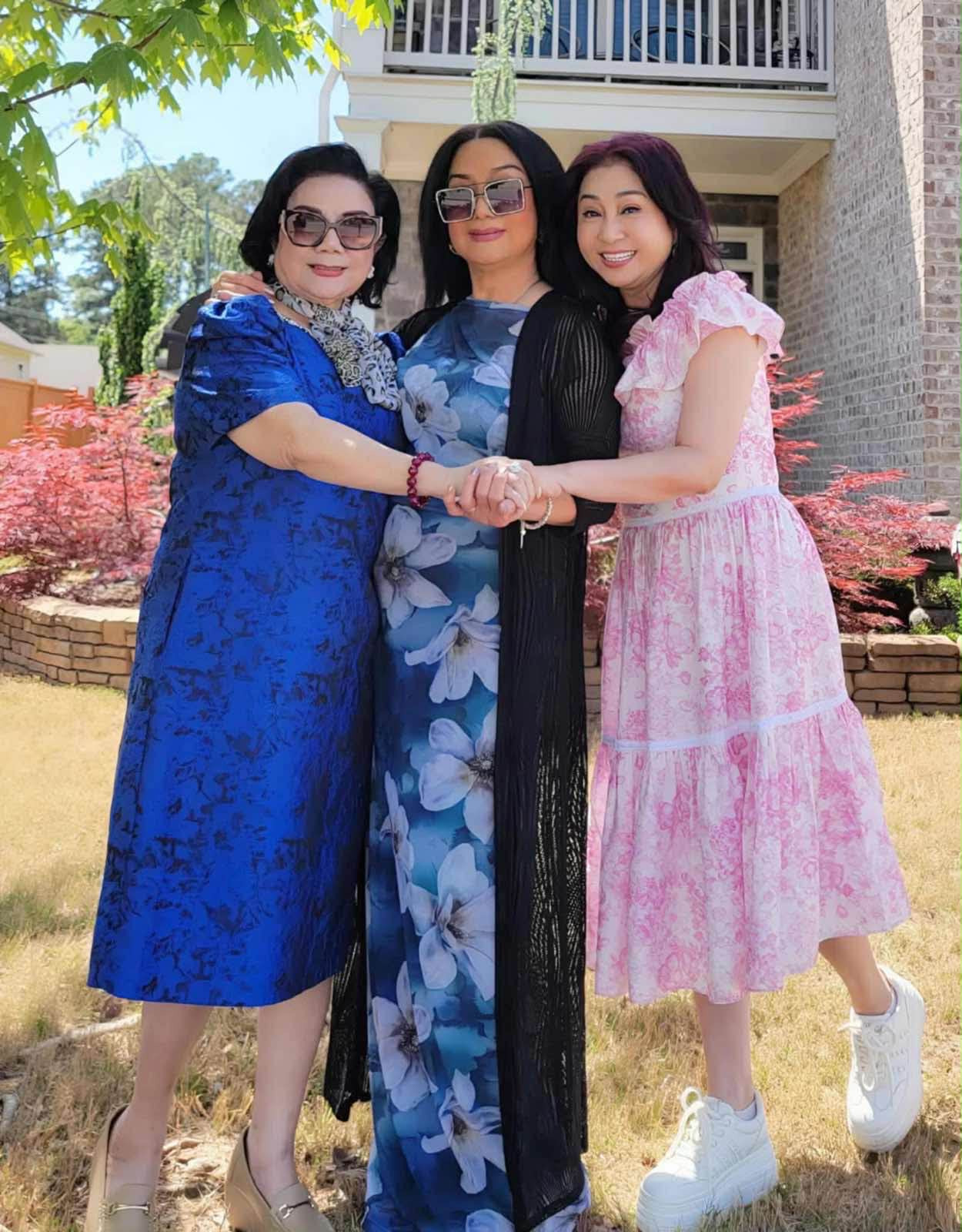 NSƯT Mỹ Châu khóc sưng mắt khi đến viếng mộ NSƯT Ngọc Đáng sau 4 năm xa cách - Ảnh 4.