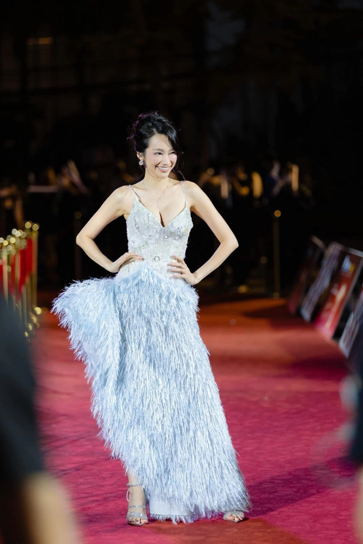 Không chỉ dừng lại ở các cuộc thi nhan sắc, Trúc Diễm hoạt động đa năng trong làng giải trí với vai trò người mẫu, diễn viên, ca sĩ và MC.