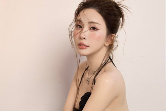 Quỳnh Nga ngày càng xinh đẹp, gợi cảm, dám công khai thơm má Việt Anh