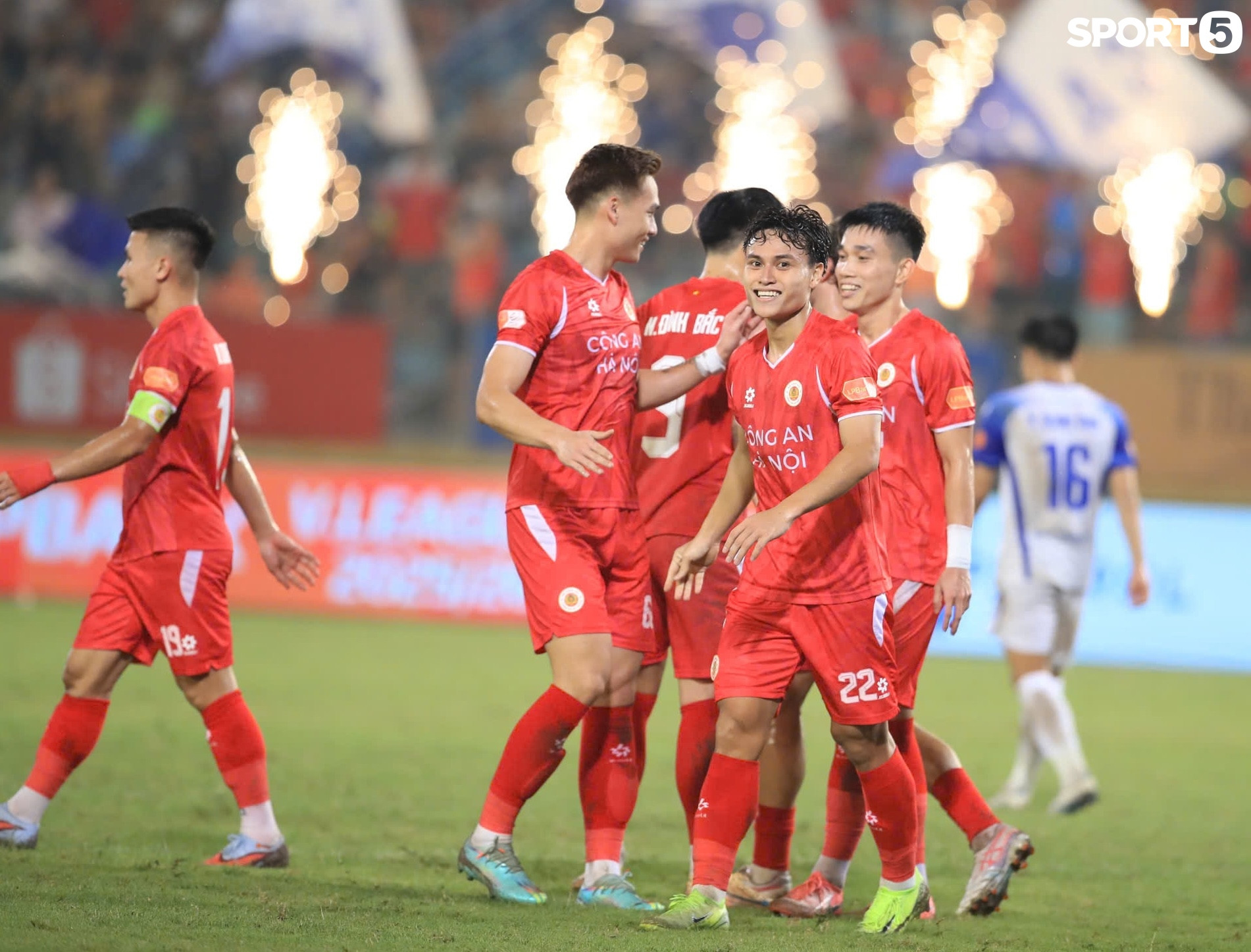 1564388325983518449 30012