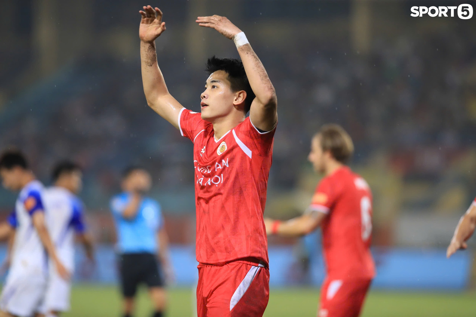 37230628505618822770018