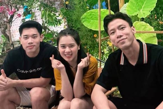 Đình Bắc hội ngộ Quế Ngọc Hải sau cú hat-trick lịch sử nhưng nhan sắc mặt mộc của Hoa khôi ĐH Vinh mới chiếm spotlight