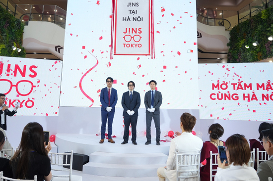 JINS mở cửa hàng kính mắt Nhật Bản đầu tiên tại Hà Nội
