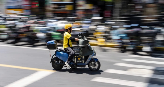 Trung Quốc 'tuýt còi' thuật toán bóc lột tài xế của các app giao hàng, gọi xe