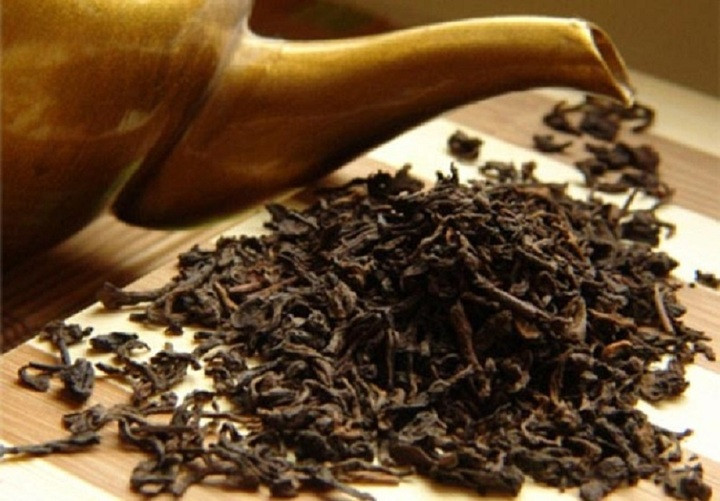 Trà khô cũng có thể được dùng để khử mùi hôi giày.