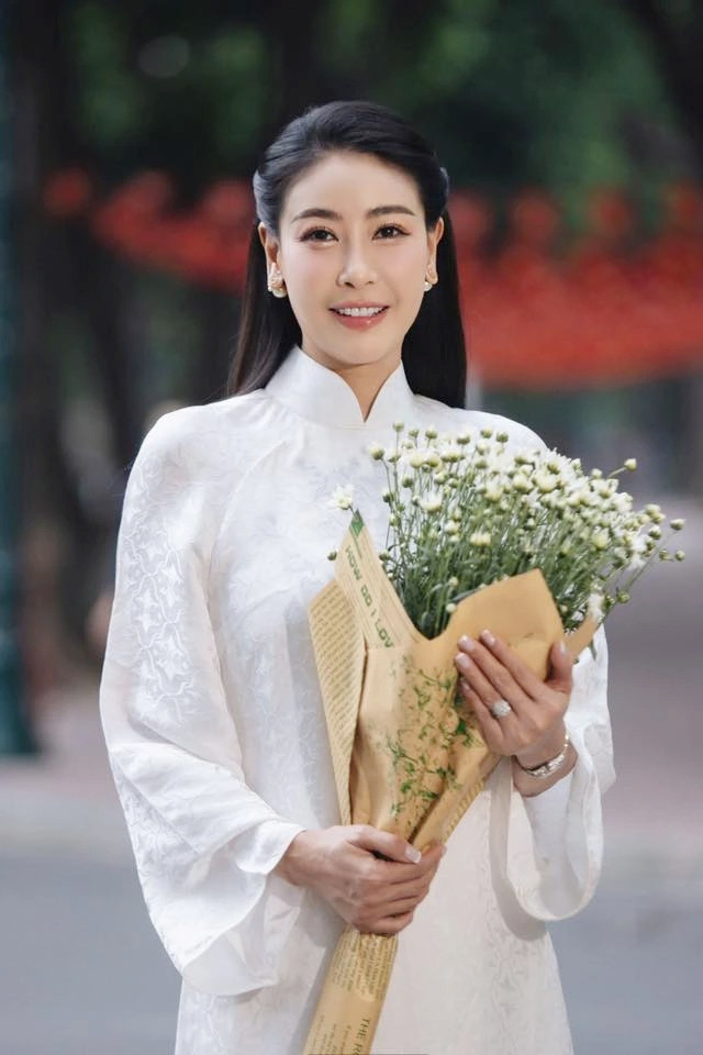 Cuộc sống ở tuổi 50 của người đẹp duy nhất đăng quang Hoa hậu Việt Nam khi mới 16 tuổi- Ảnh 4.