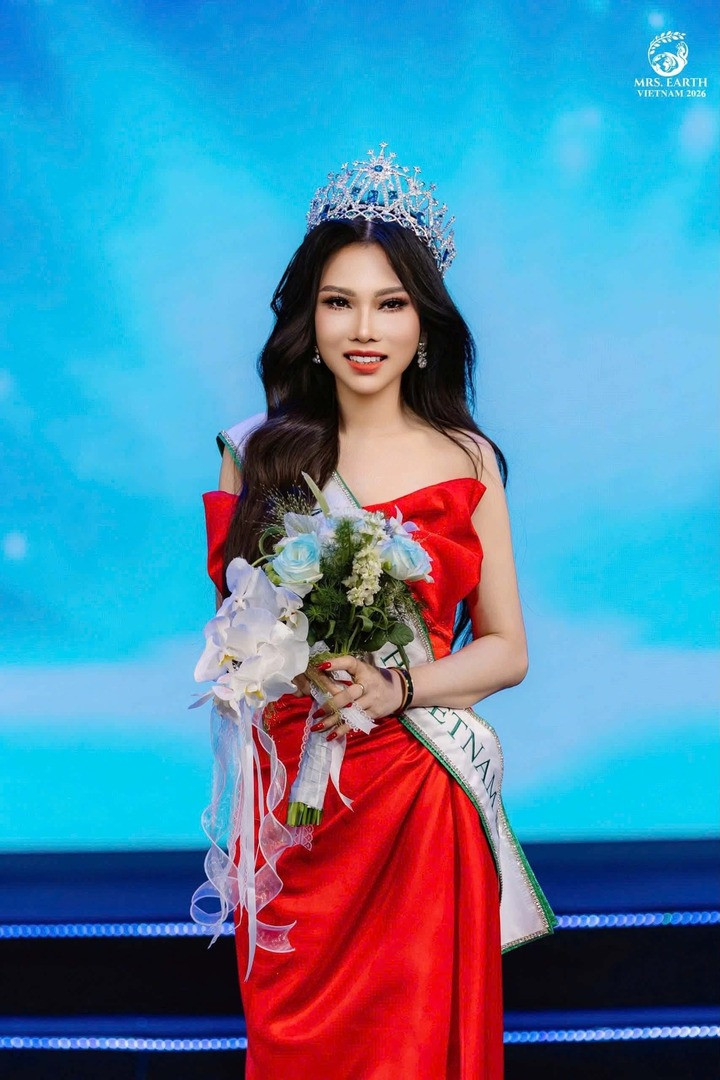 Nguyễn Khuê Thu đăng quang Mrs Earth Vietnam 2026.