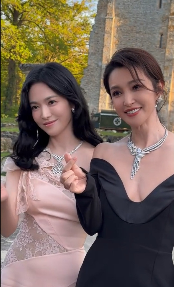 Song Hye Kyo – Jennie ở đâu trong lúc bạn thân siêu mẫu làm đám cưới?插图5 kh31 101756