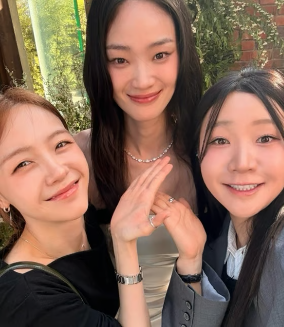 Song Hye Kyo – Jennie ở đâu trong lúc bạn thân siêu mẫu làm đám cưới?插图3 20260427111036747901