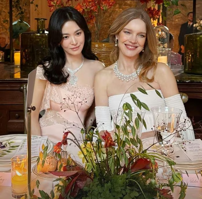 Song Hye Kyo – Jennie ở đâu trong lúc bạn thân siêu mẫu làm đám cưới?插图6 sk3 102214