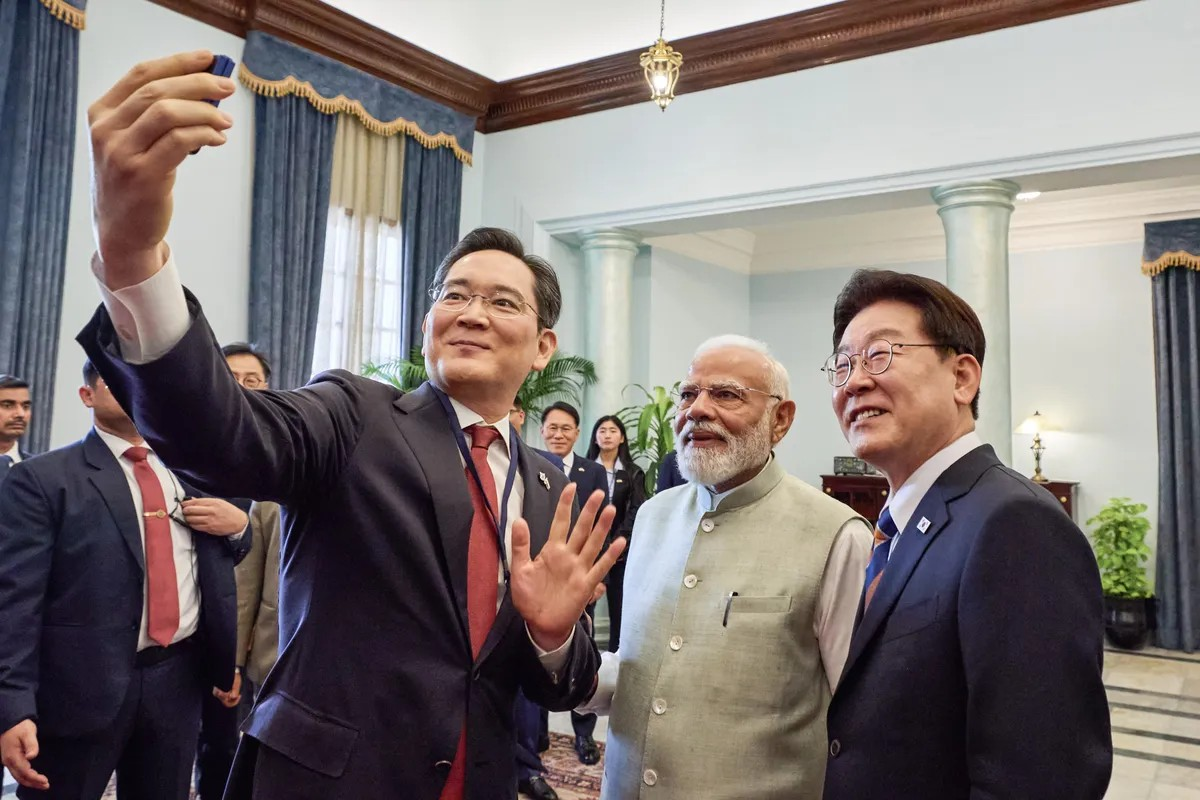 Jay Y. Lee, left, takes a selfie photo with Narendra Modi, India’s prime minister, center, and Lee Jae Myung, South Korean president, during a luncheon hosted by Modi in New Delhi, India, on April 20.Source: Yonhap/Pool/EPA/Shutterstock