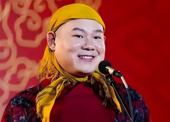 Từng gắn liền với hình ảnh mũm mĩm, nam diễn viên hài này gây bất ngờ khi giảm hơn 5 kg