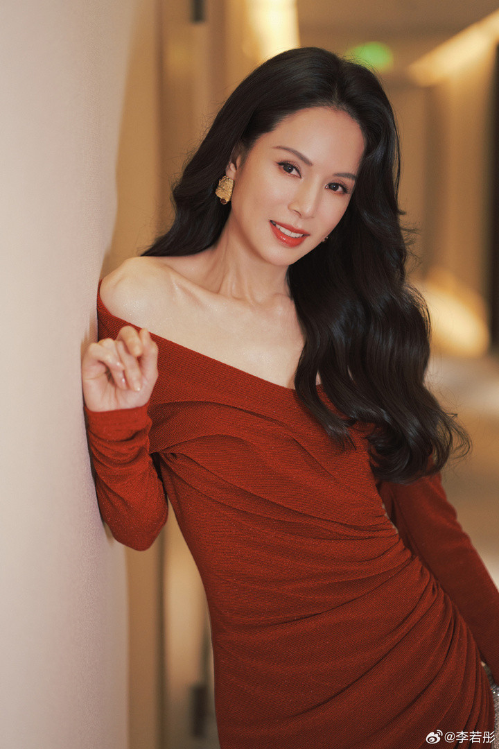 Nhan sắc của Lý Nhược Đồng ở tuổi 60