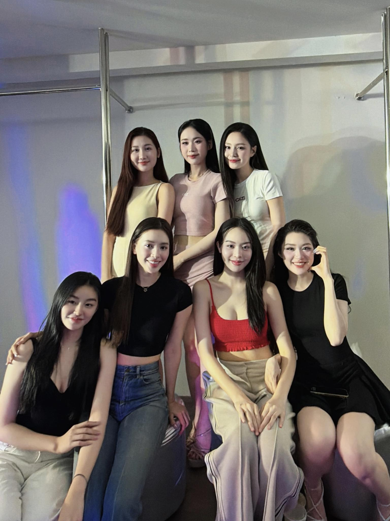 Bức ảnh gây bão của Phương Oanh cùng thanh thủy tại Miss World Vietnam 2025 - Ảnh 2.